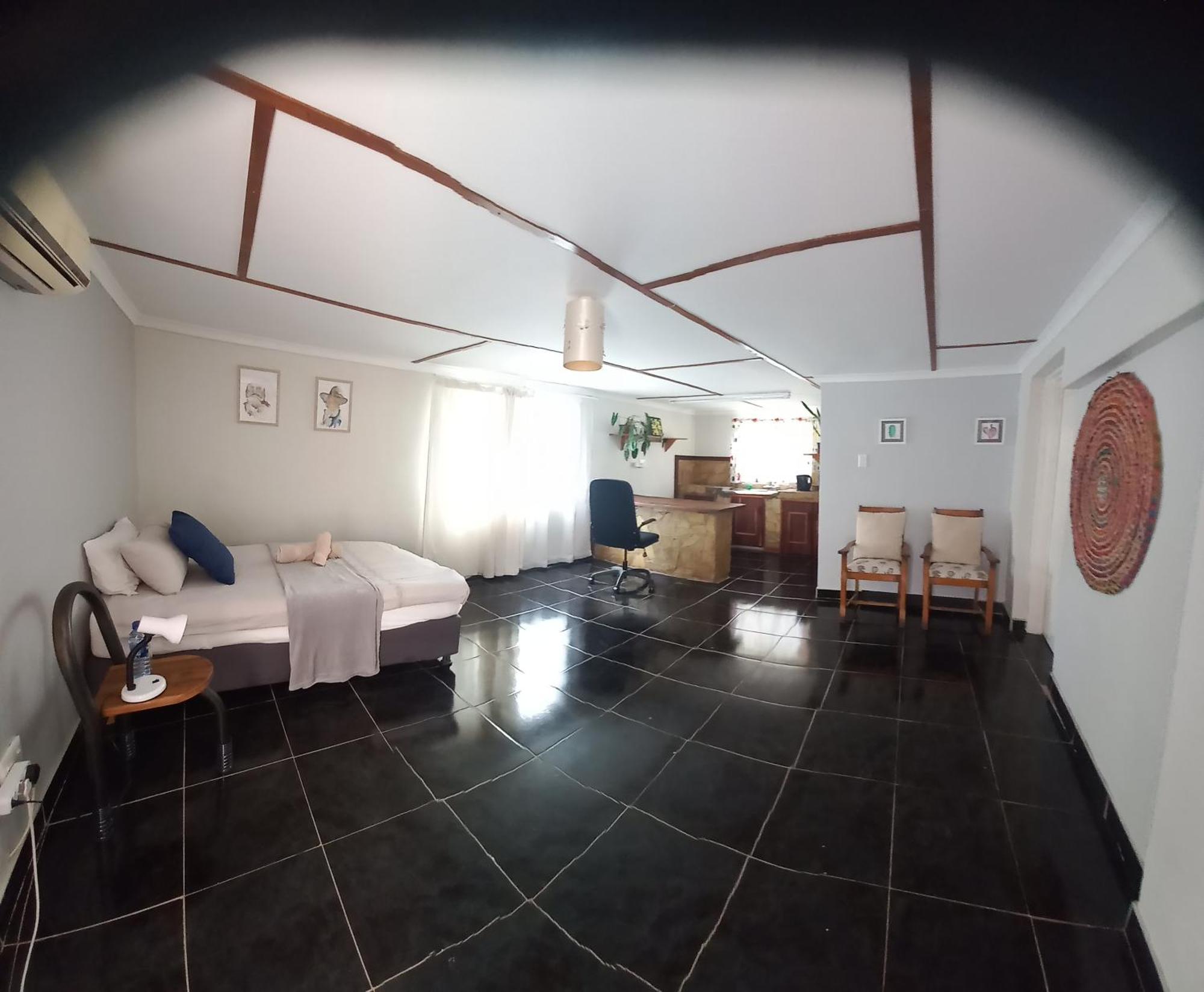 Urban Farm Haus Guesthouse Rundu Szoba fotó